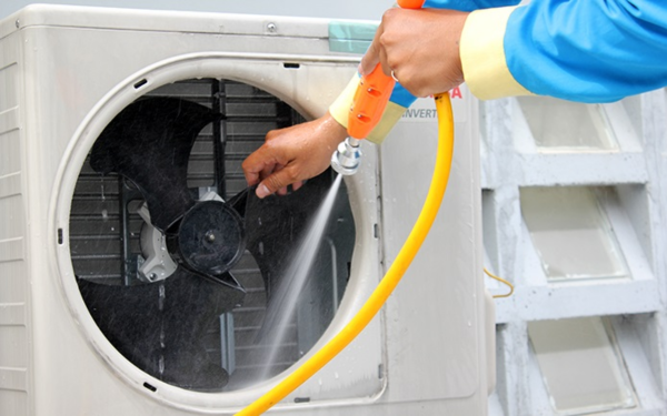Hướng dẫn vệ sinh dàn nóng, dàn lạnh điều hòa đơn giản tại nhà – Tân Việt M&E